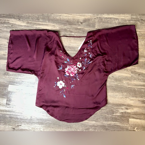 White House Black Market Tops - White House Black Market Silk Blend Blouse Embroidered Floral Kimono Size S NWT